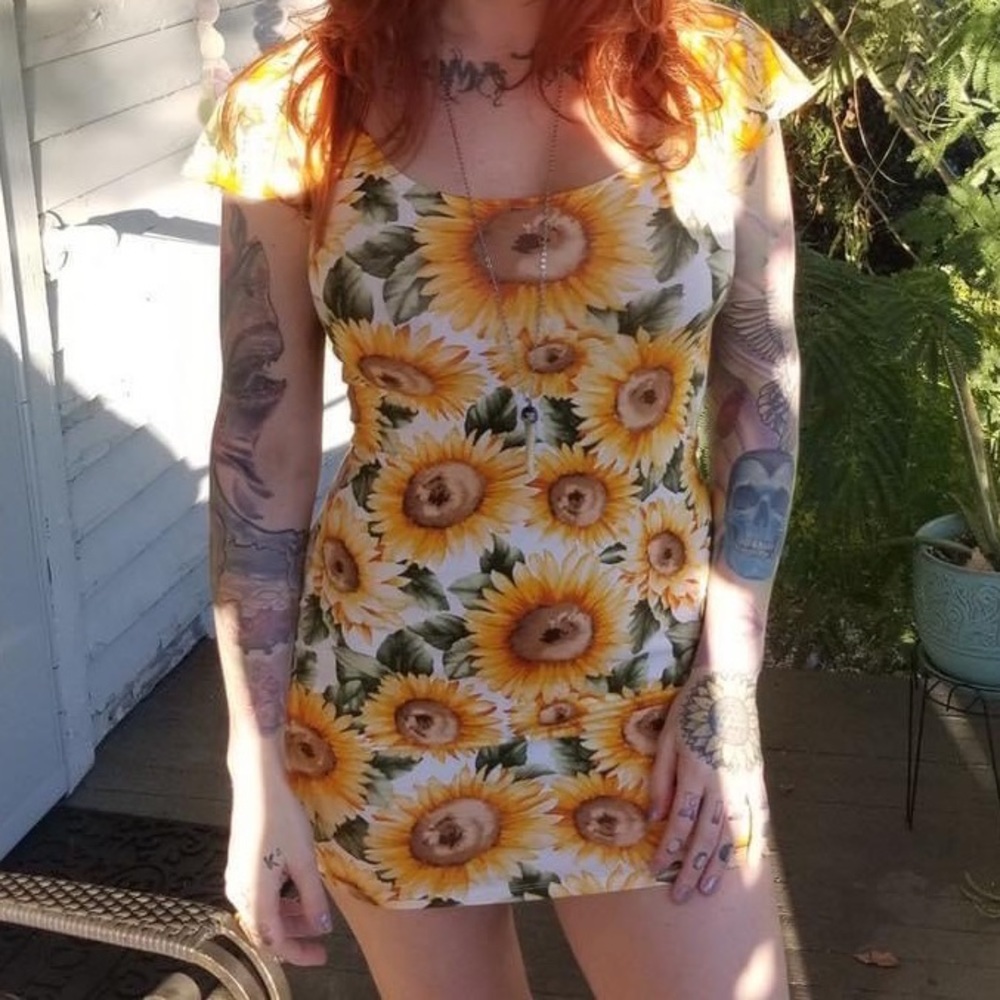 Forever 21 sunflower mini dress size medium